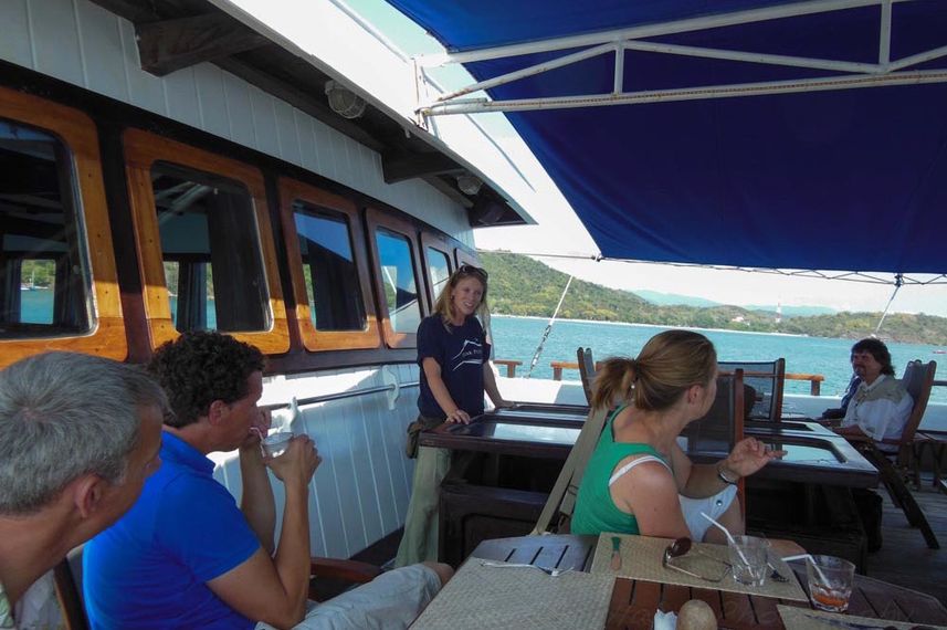 Comedor al Aire Libre - Ombak Putih