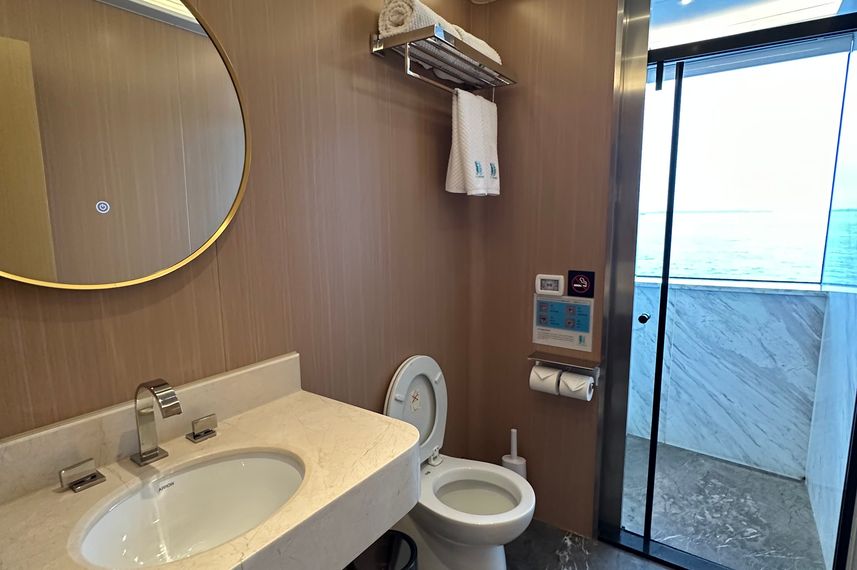 Deluxe Cabin Bathroom
