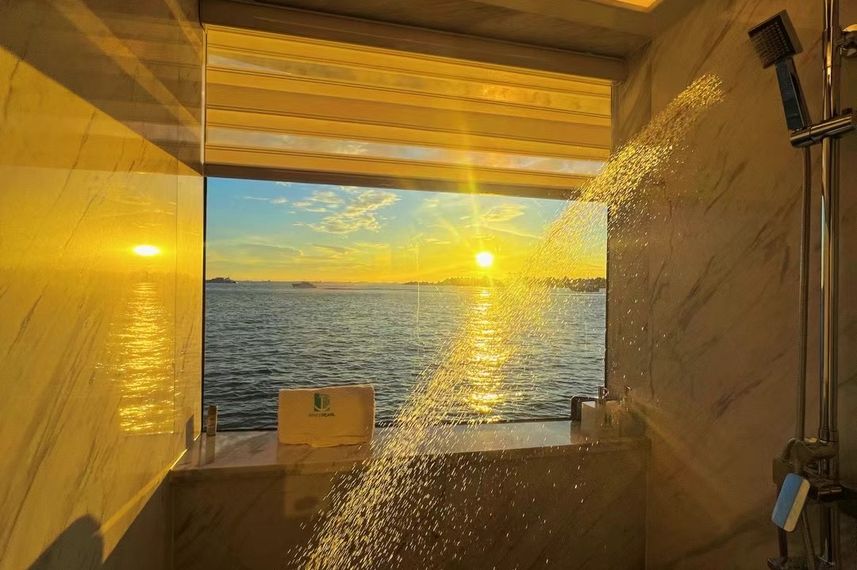 Junior Suite Bathroom