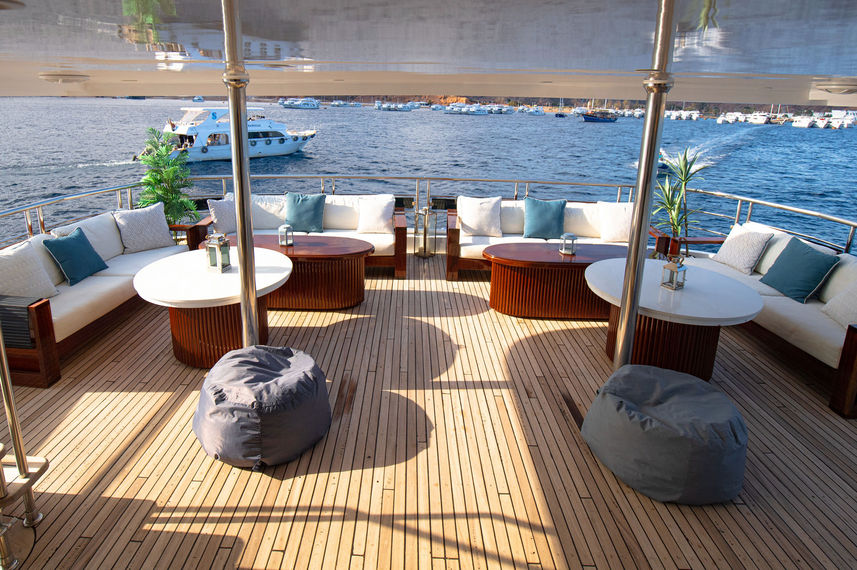 Outdoor Lounge - Eriny