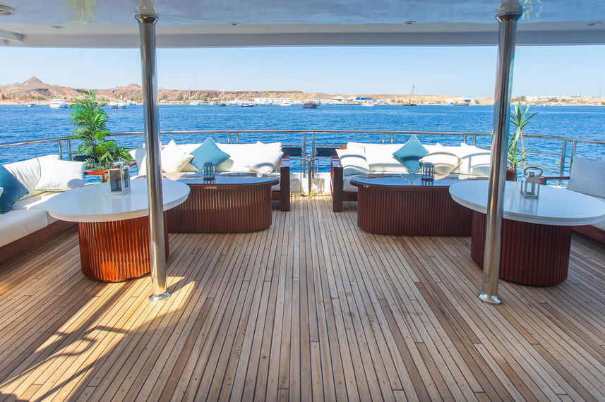 Outdoor Lounge - Eriny