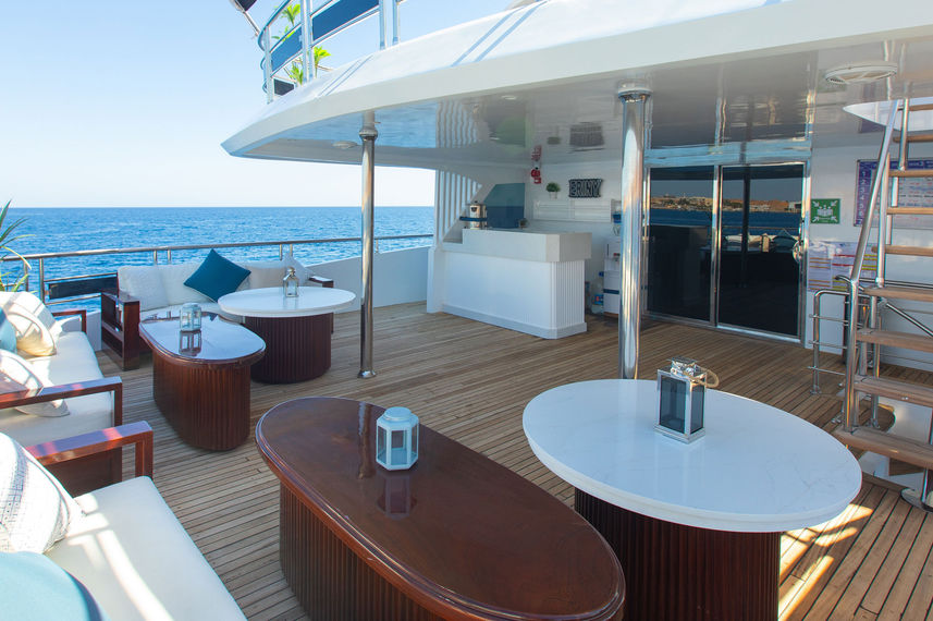 Outdoor Lounge - Eriny