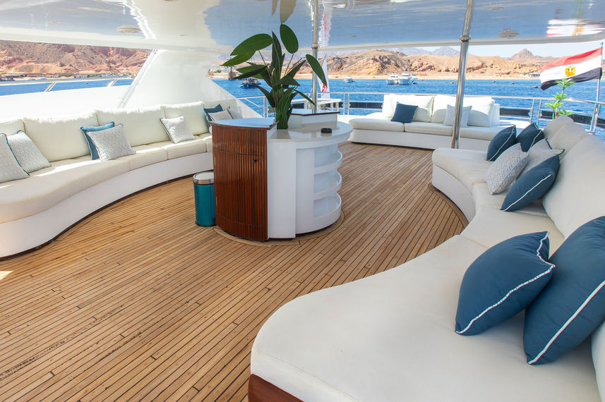 Outdoor Lounge - Eriny