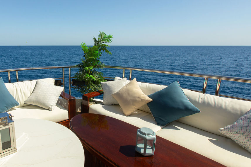 Outdoor Lounge - Eriny