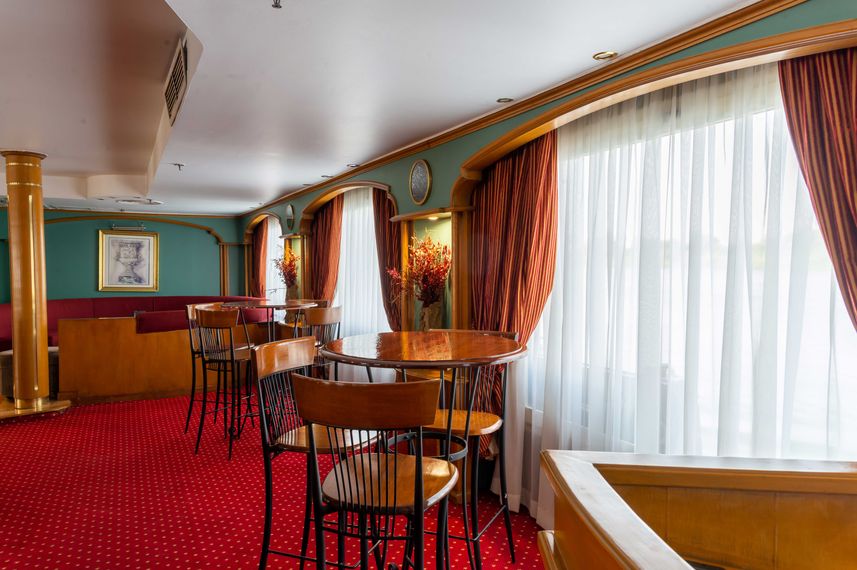 Bar y Salon - Monte Carlo