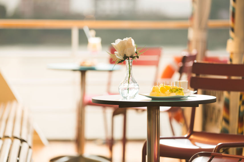 Outdoor Dining - Alyssa