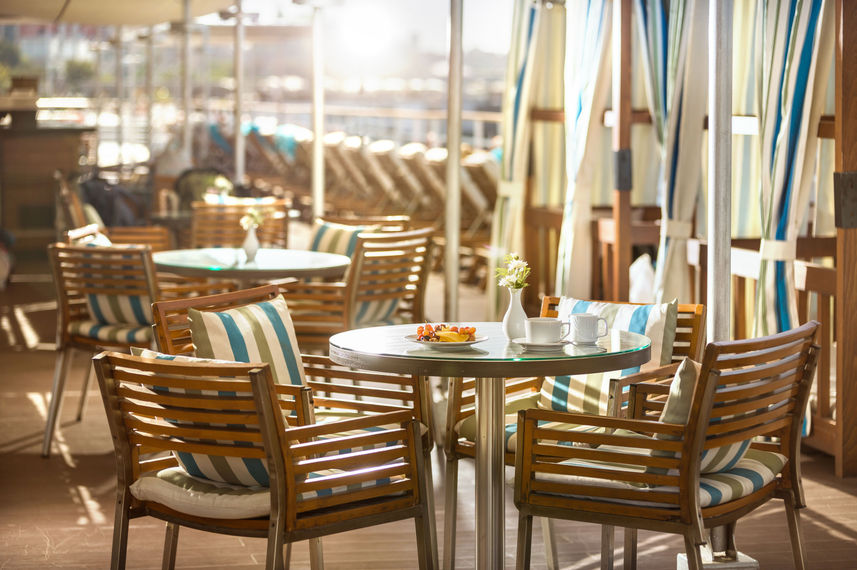 Outdoor Dining - Alyssa